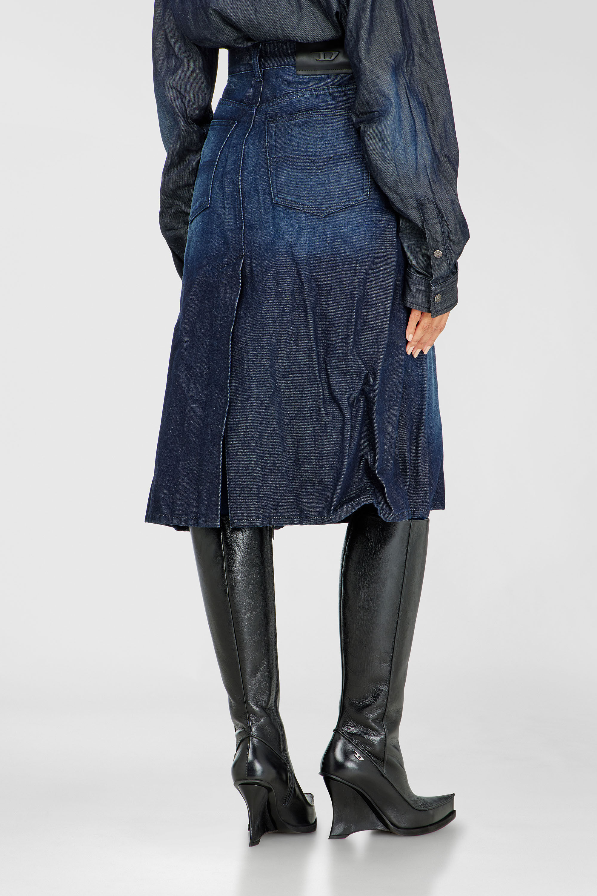 Diesel - DE-IRTI-FSJ, Woman's Midi skirt in creased denim in Dark Blue - 4