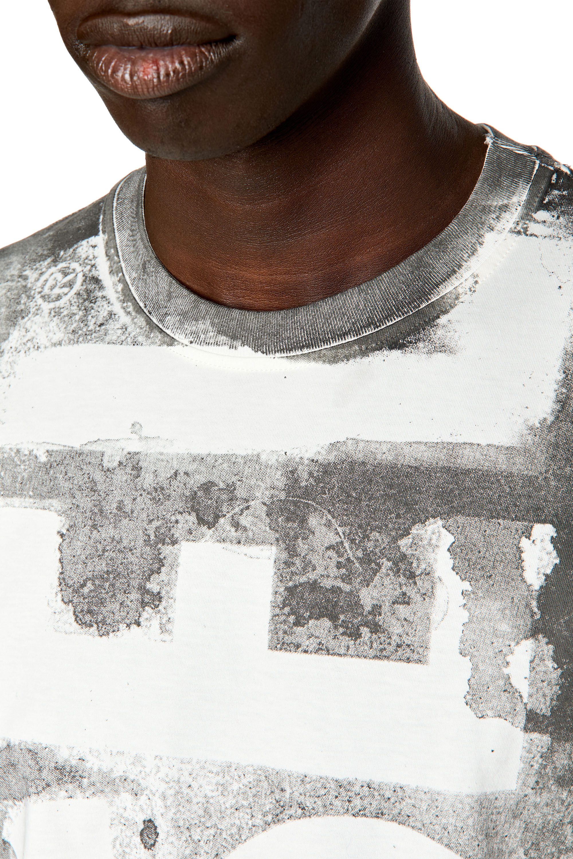 Diesel - T-JUST-G12, Man's T-shirt with bleeding logo in Grey - 5