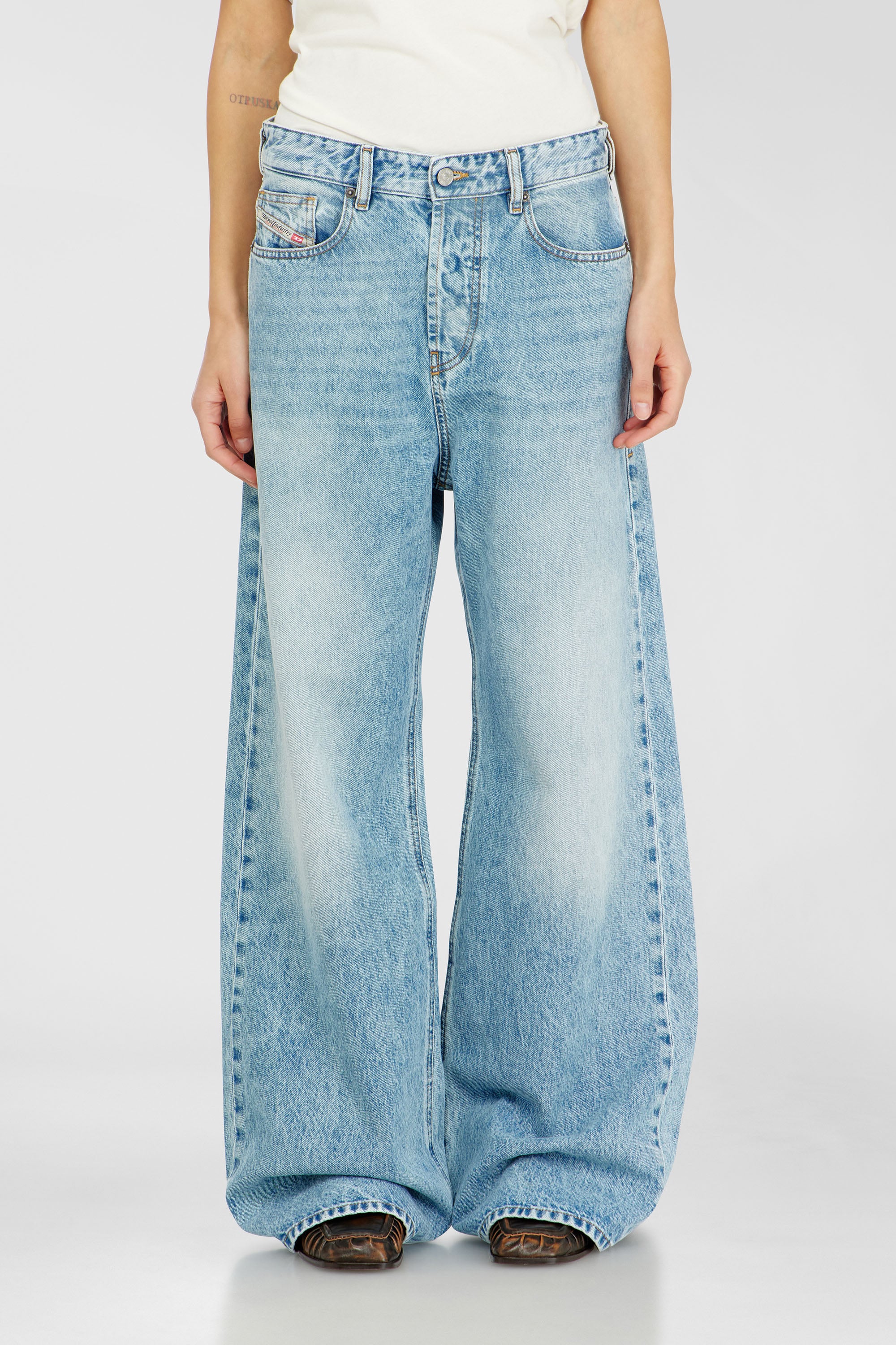 Diesel - Unisex's Relaxed Jeans 1996 D-Sire 09I29, Light Blue - 2