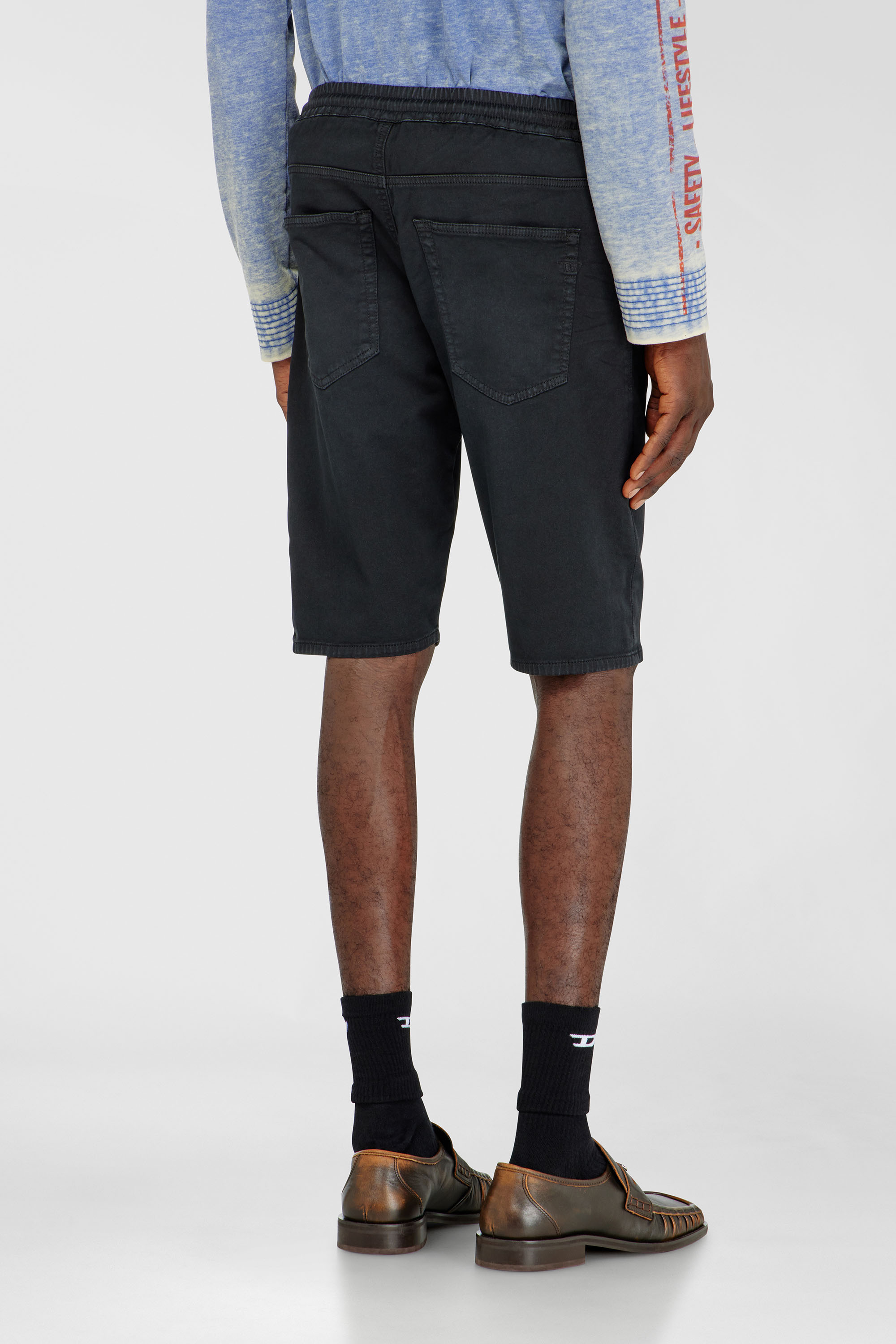 Diesel - 2033 D-KROOLEY-SHORT JOGG, Man's Chino shorts in JoggJeans in Black - 4