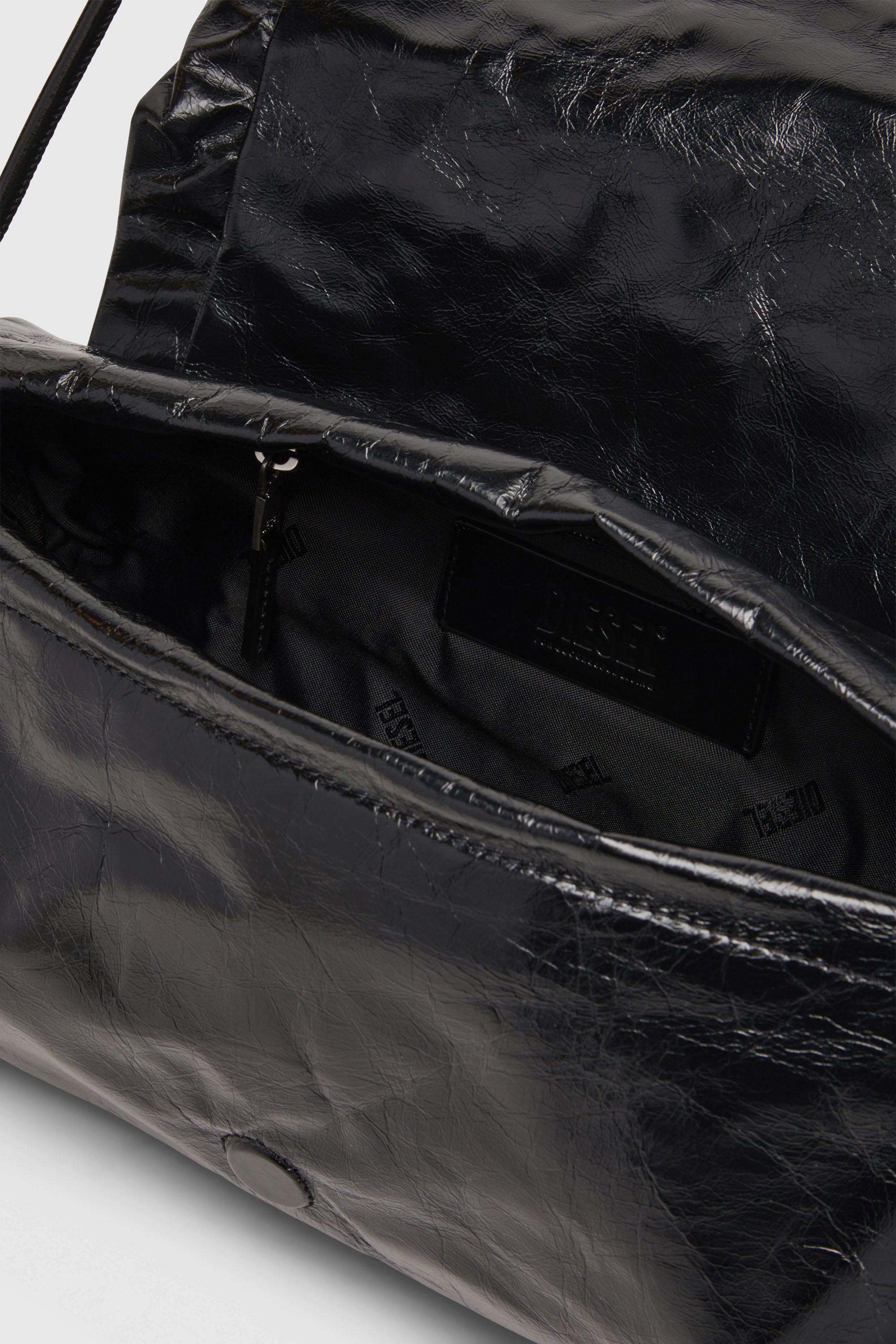 Diesel - SCRUNCH-D SHOULDER M, Woman's Scrunch-D-Shoulder bag in scrunched shiny leather in Black - 4