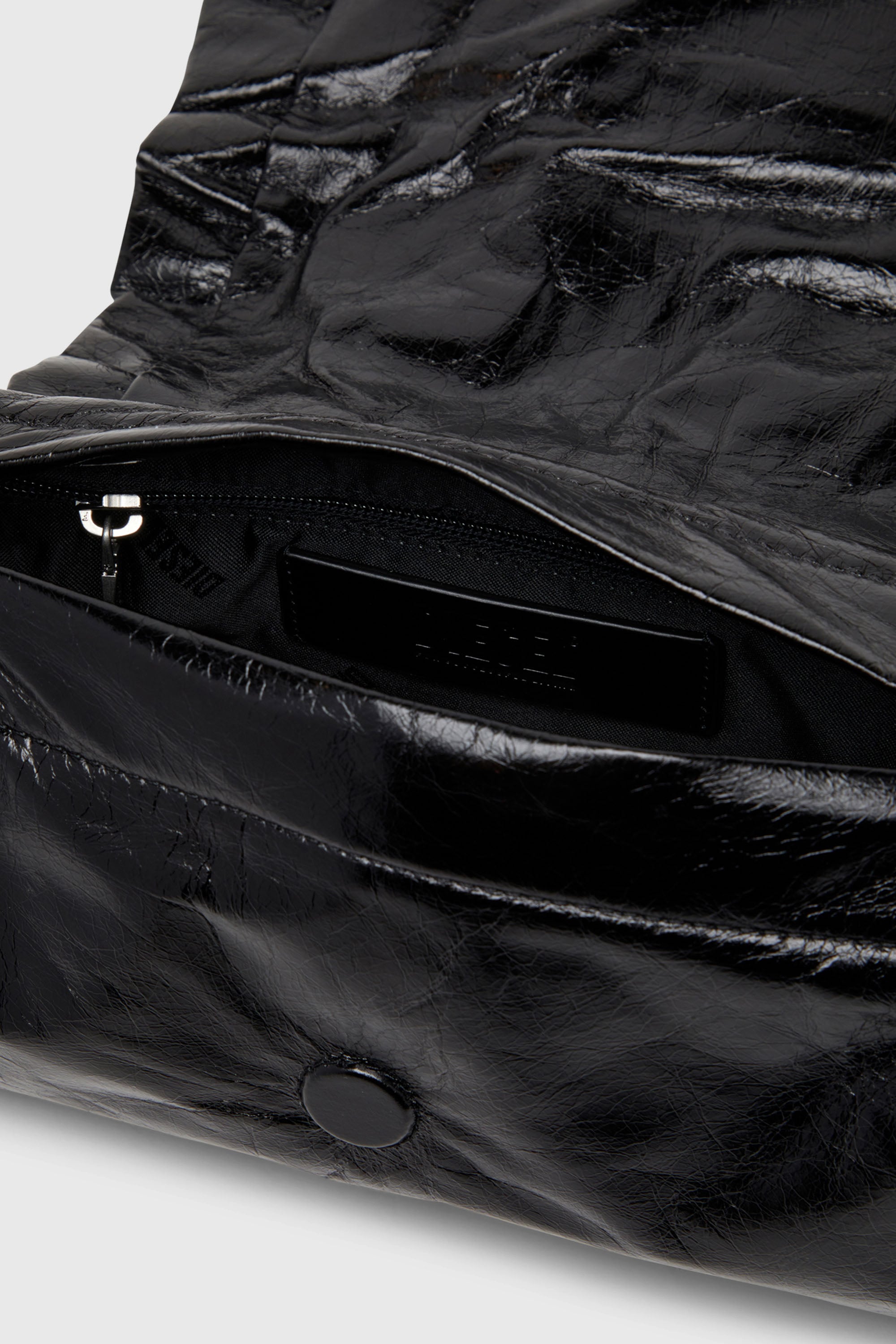 Diesel - SCRUNCH-D SHOULDER S, Woman's Scrunch-D-Small shoulder bag in shiny scrunched leather in Black - 4