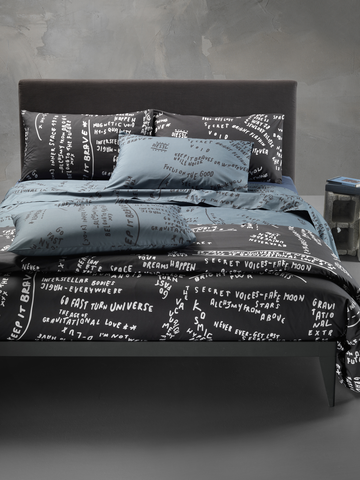 Diesel - 2004012 PCPP SCRIBBLES  255X255 PR002, Unisex's Double duvet cover set SCRIBBLES in Black - 3