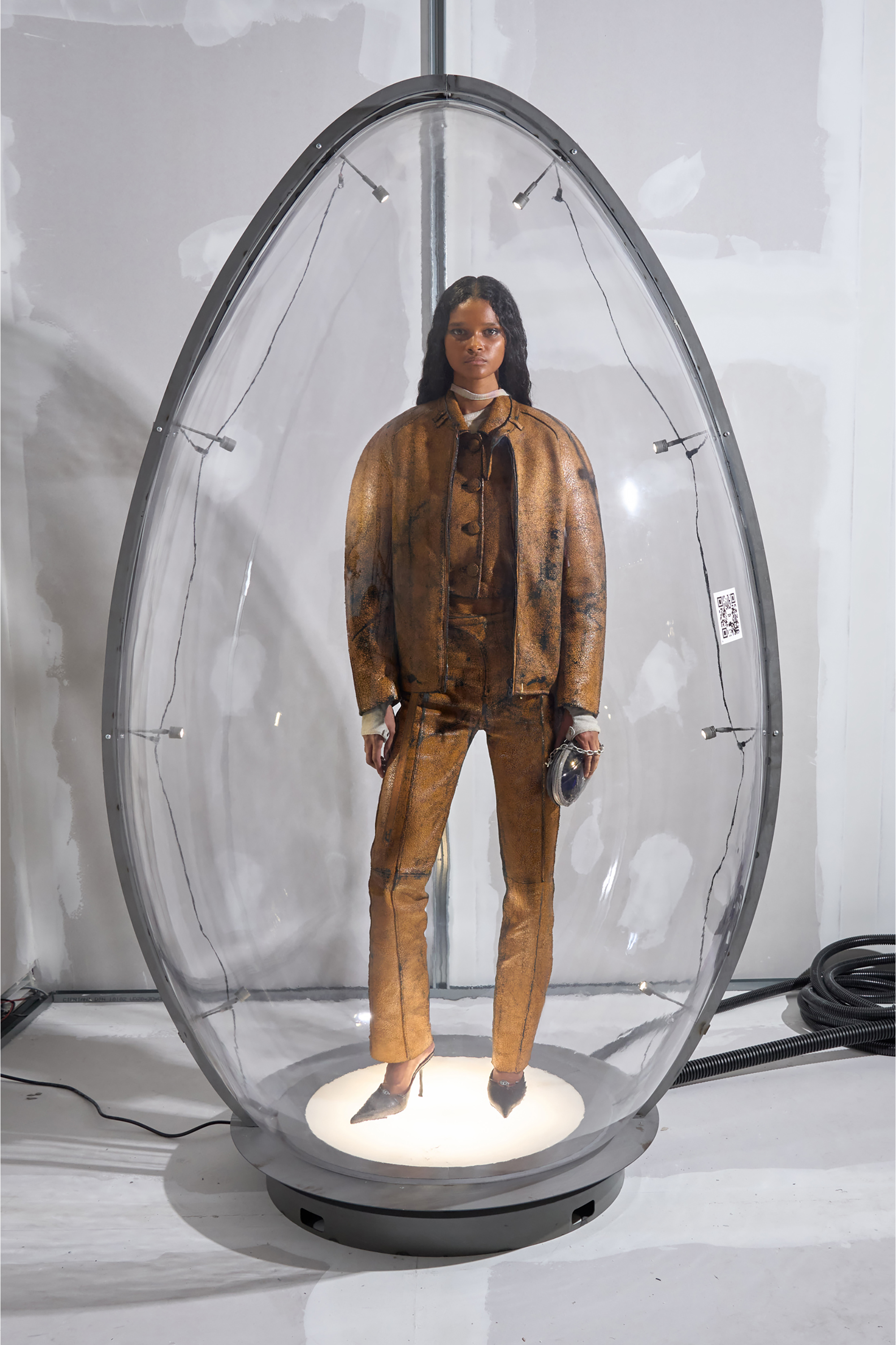 Diesel - L-CROC, Woman's Leather pants with crackled effect in Brown - 5